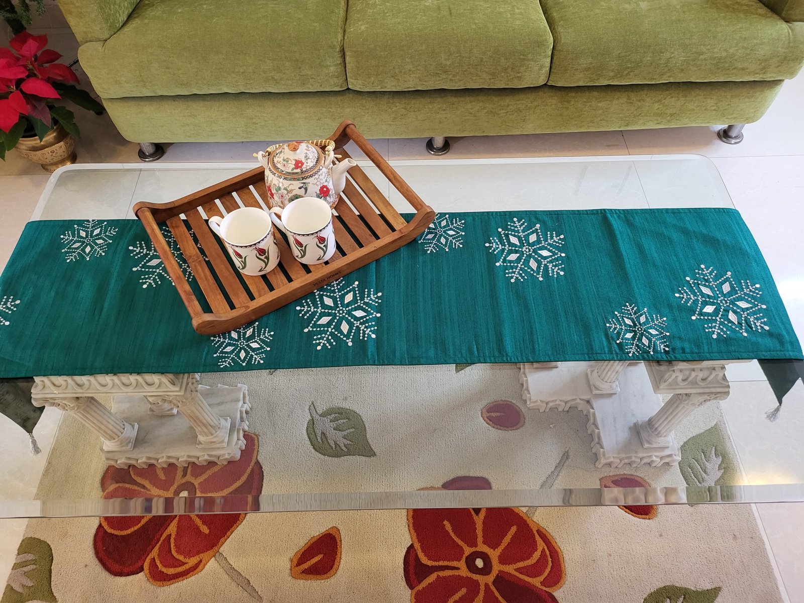 ICICLES RUNNER CLOSE UP IMAGE 1