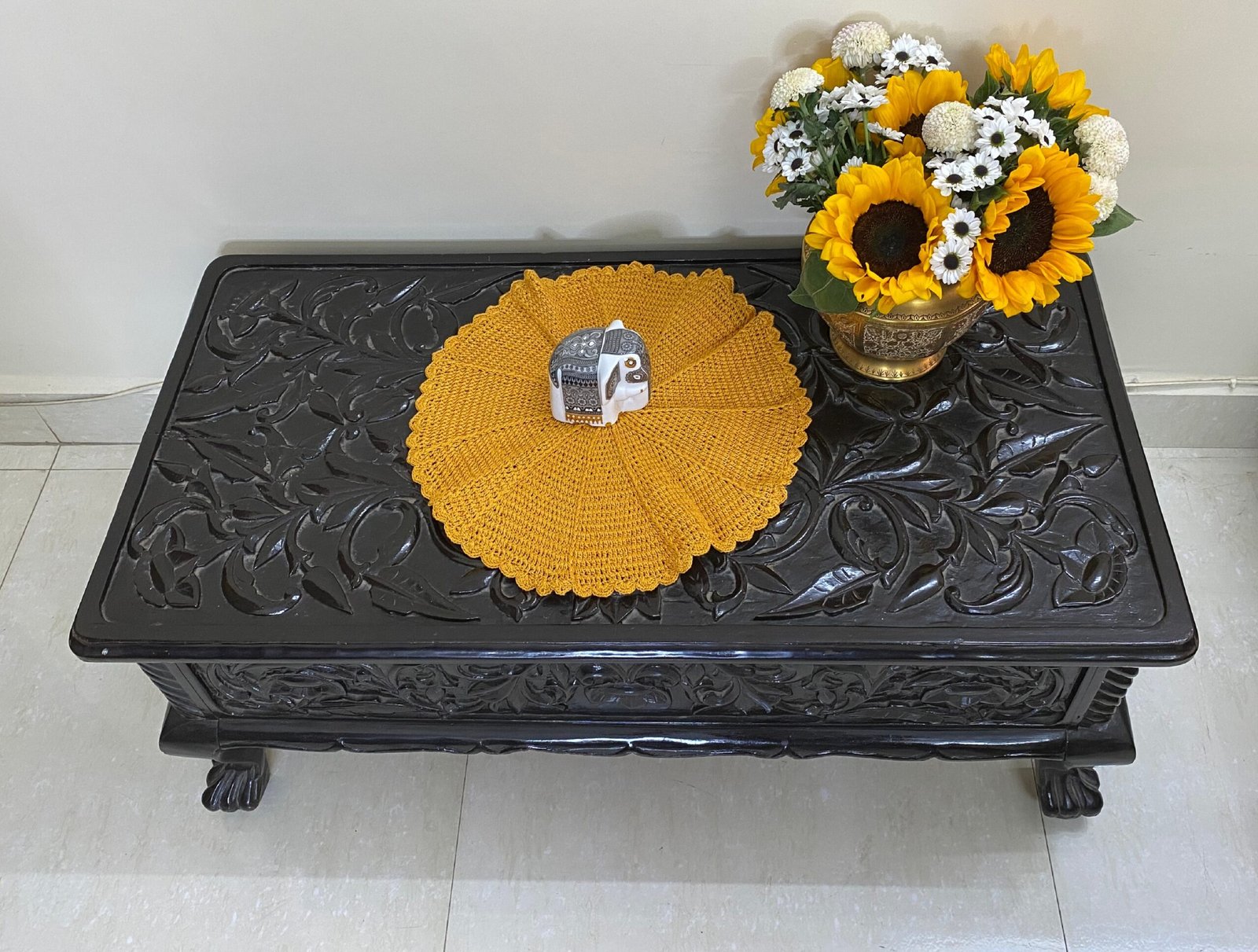 APRICOT YELLOW CROCHET PLACEMAT CLOSE UP IMAGE