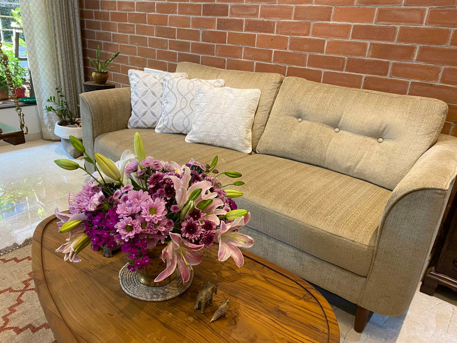 CRYSTAL_CUSHION_COVER_WHITE_LIFESTYLE_IMAGE_1