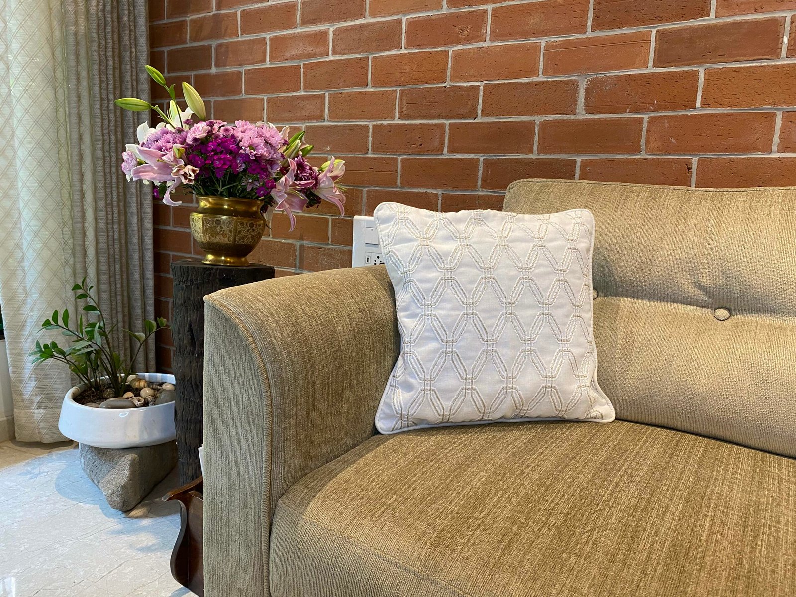 CRYSTAL_CUSHION_COVER_WHITE_PRODUCT_IMAGE