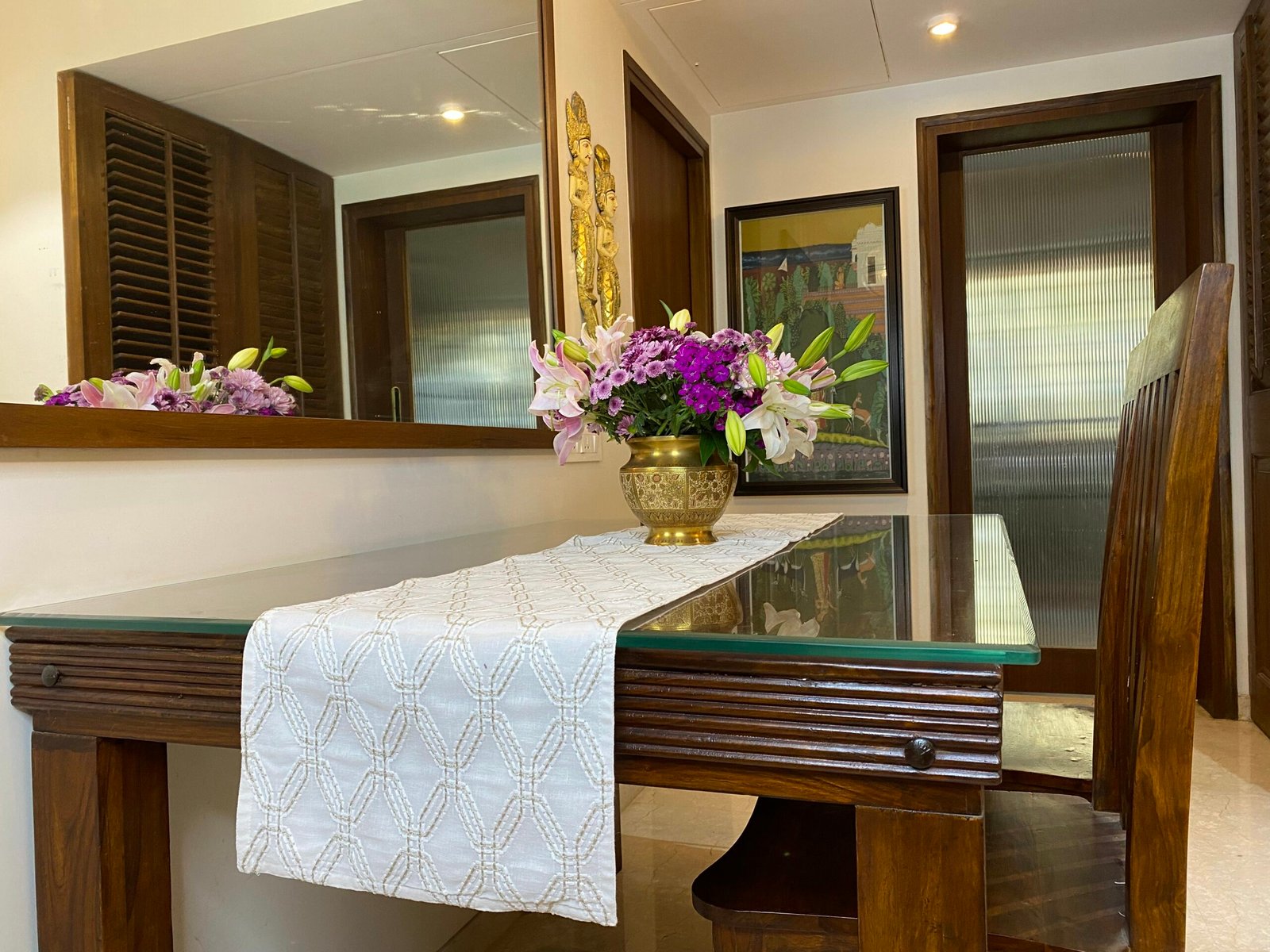 CRYSTAL_RUNNER_WHITE_CLOSE_UP_IMAGE