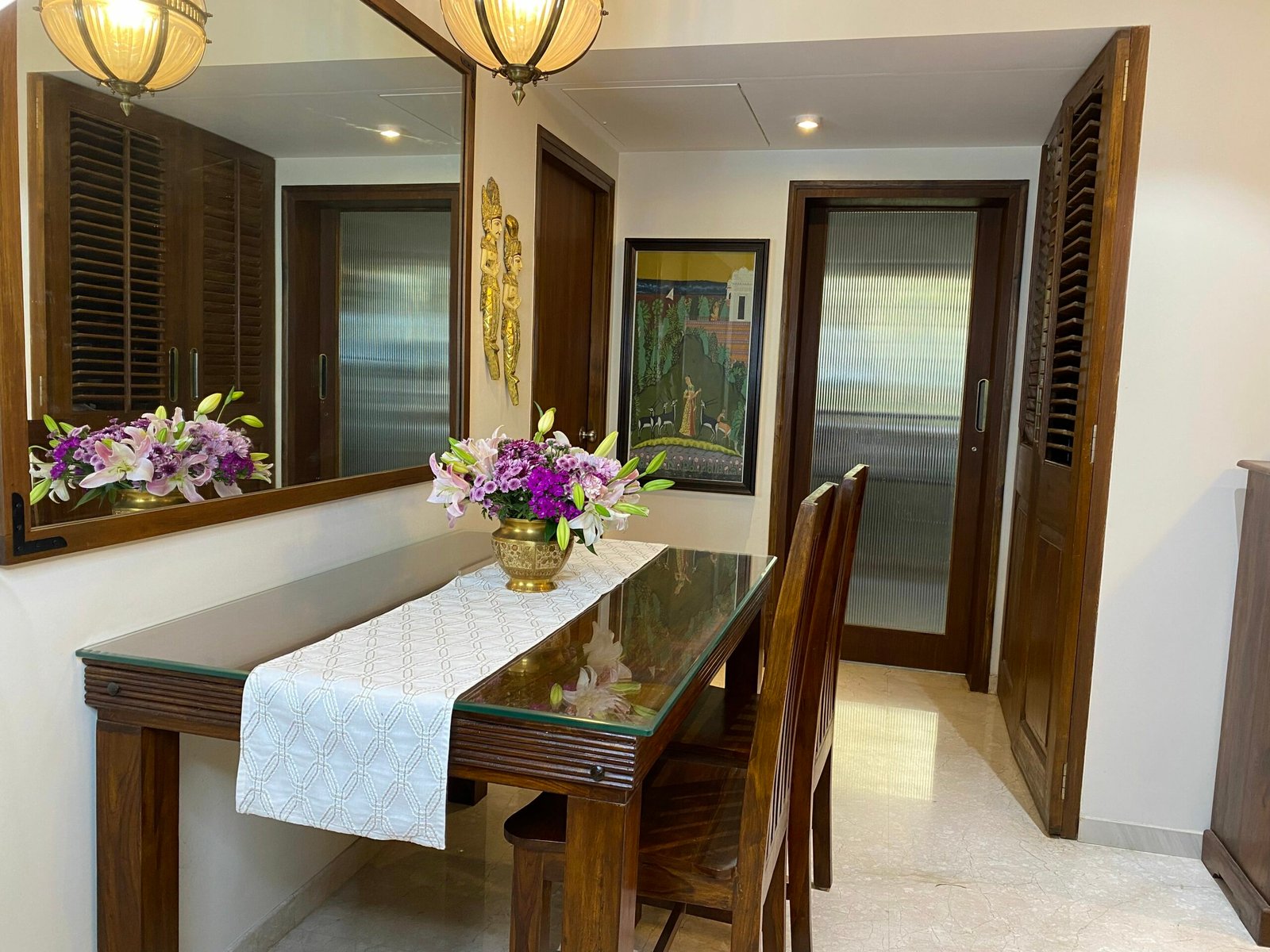 CRYSTAL_RUNNER_WHITE_LIFESTYLE_IMAGE