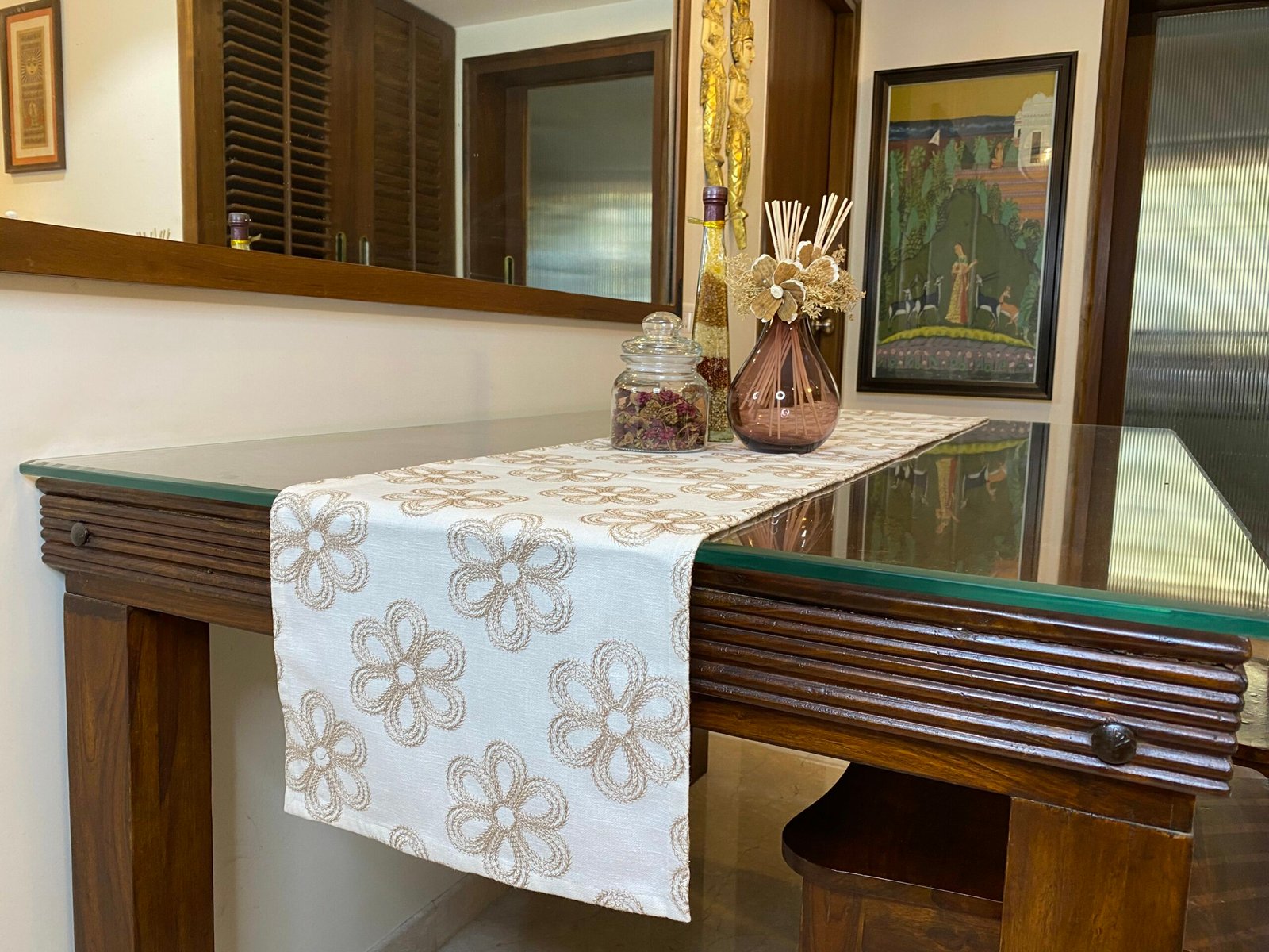 DAISY_BEIGE_CLOSE_UP_IMAGE