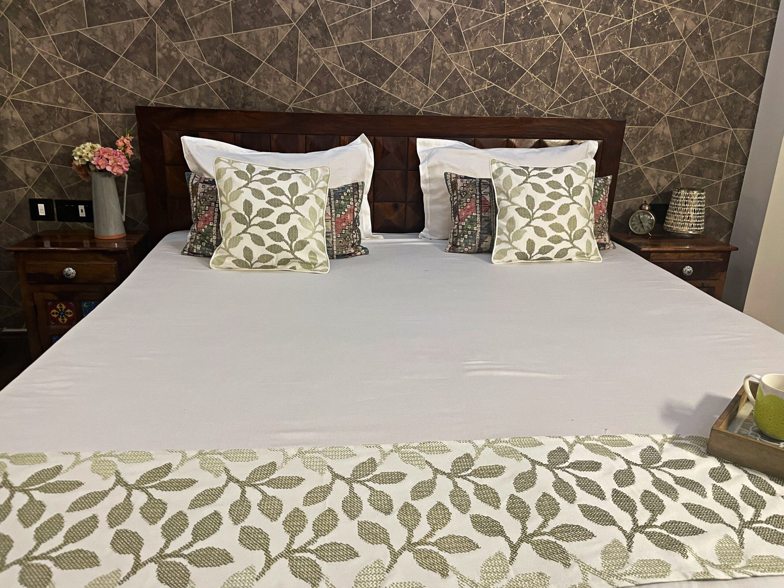 PINNATE OLIVE BED RUNNER LIFESTYLE 3