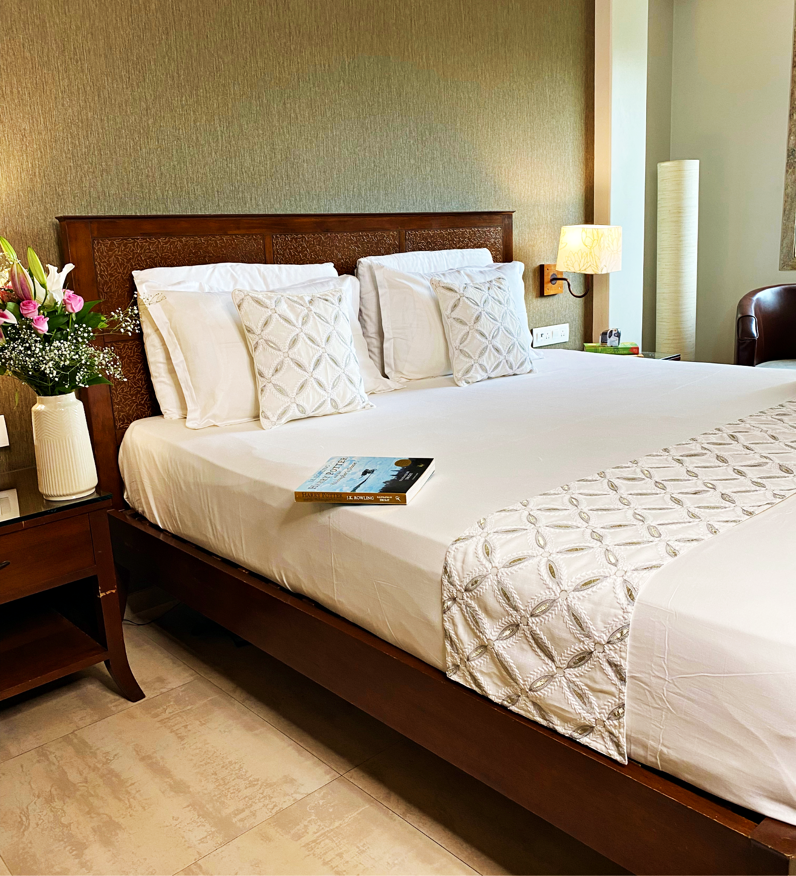 camellia bedrunner white side angle image