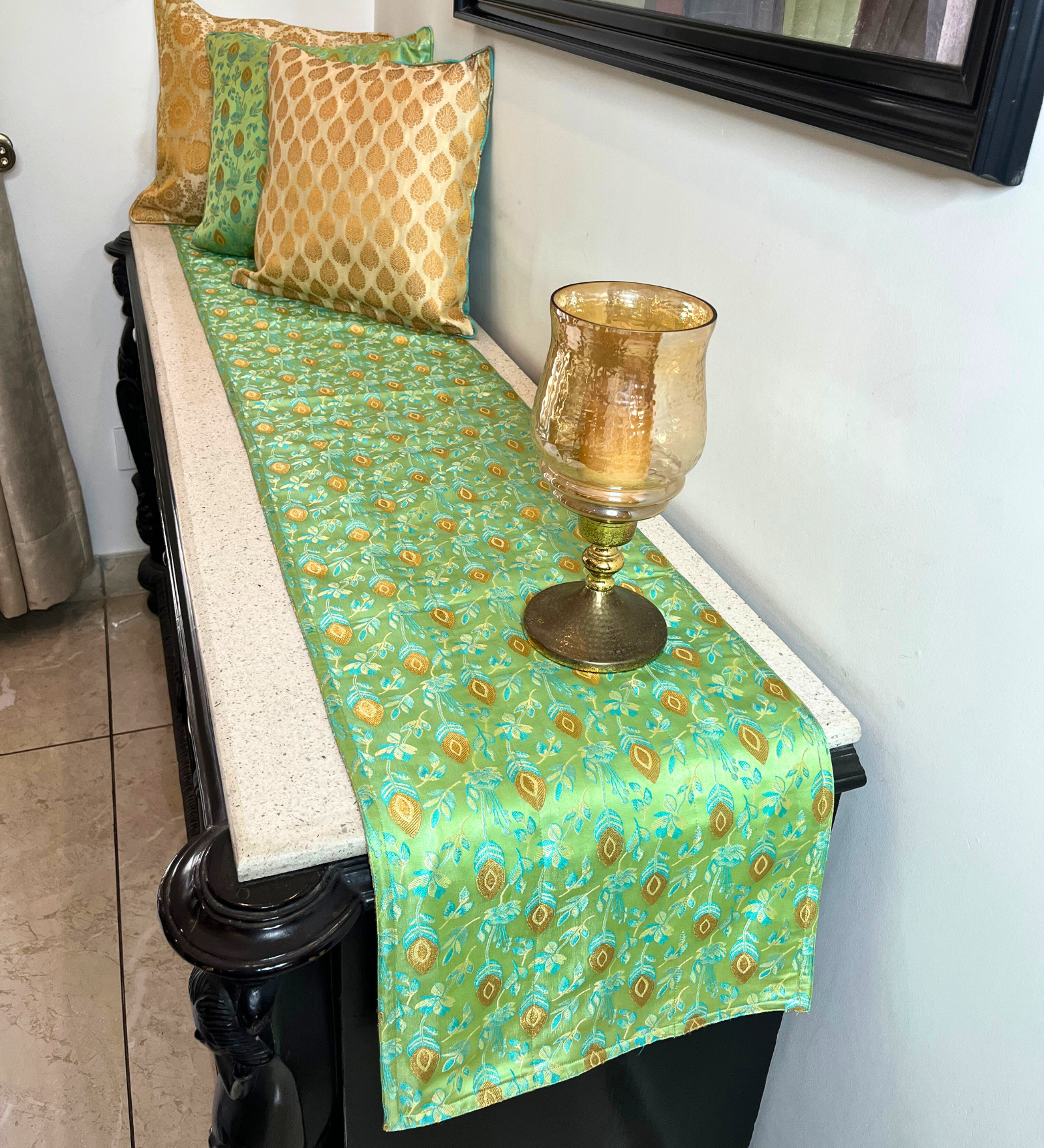 Emerald runner close up image1