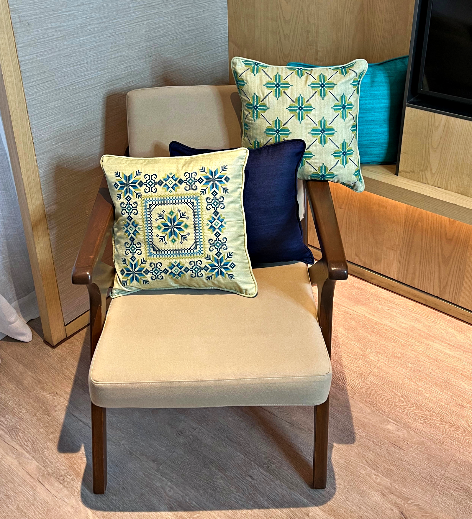 SIVAKA CUSHION COVERS LIFESTYLE IMAGE 2