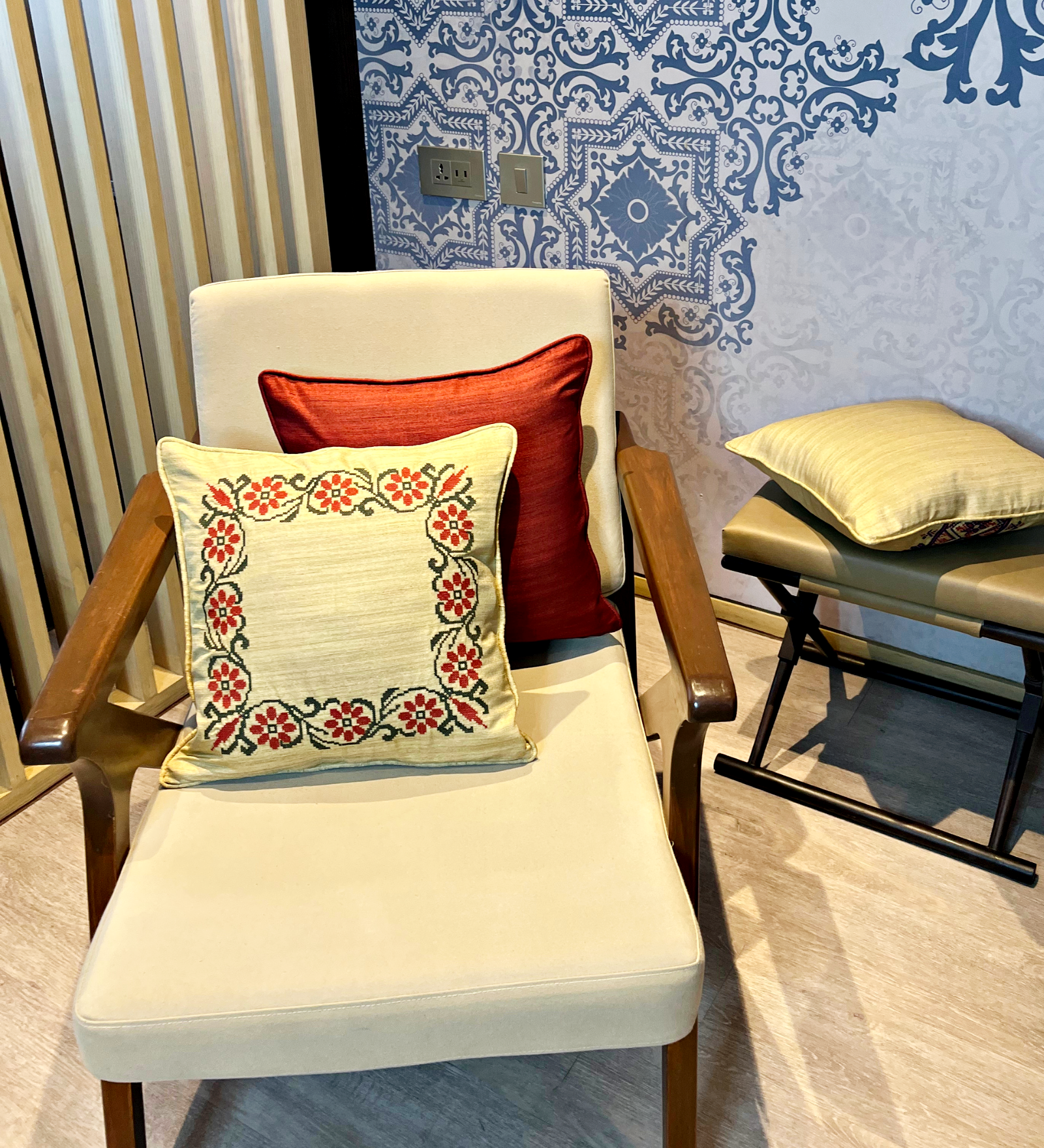 Samsyut cushion covers LIFESTYLE IMAGE 1