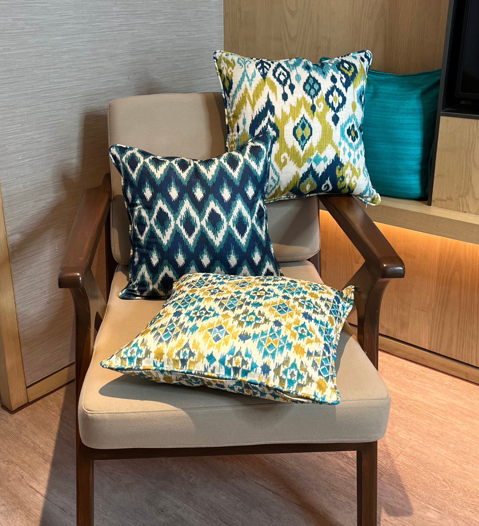 T’nalak CUSHION COVERS LIFESTYLE IMAGE 1
