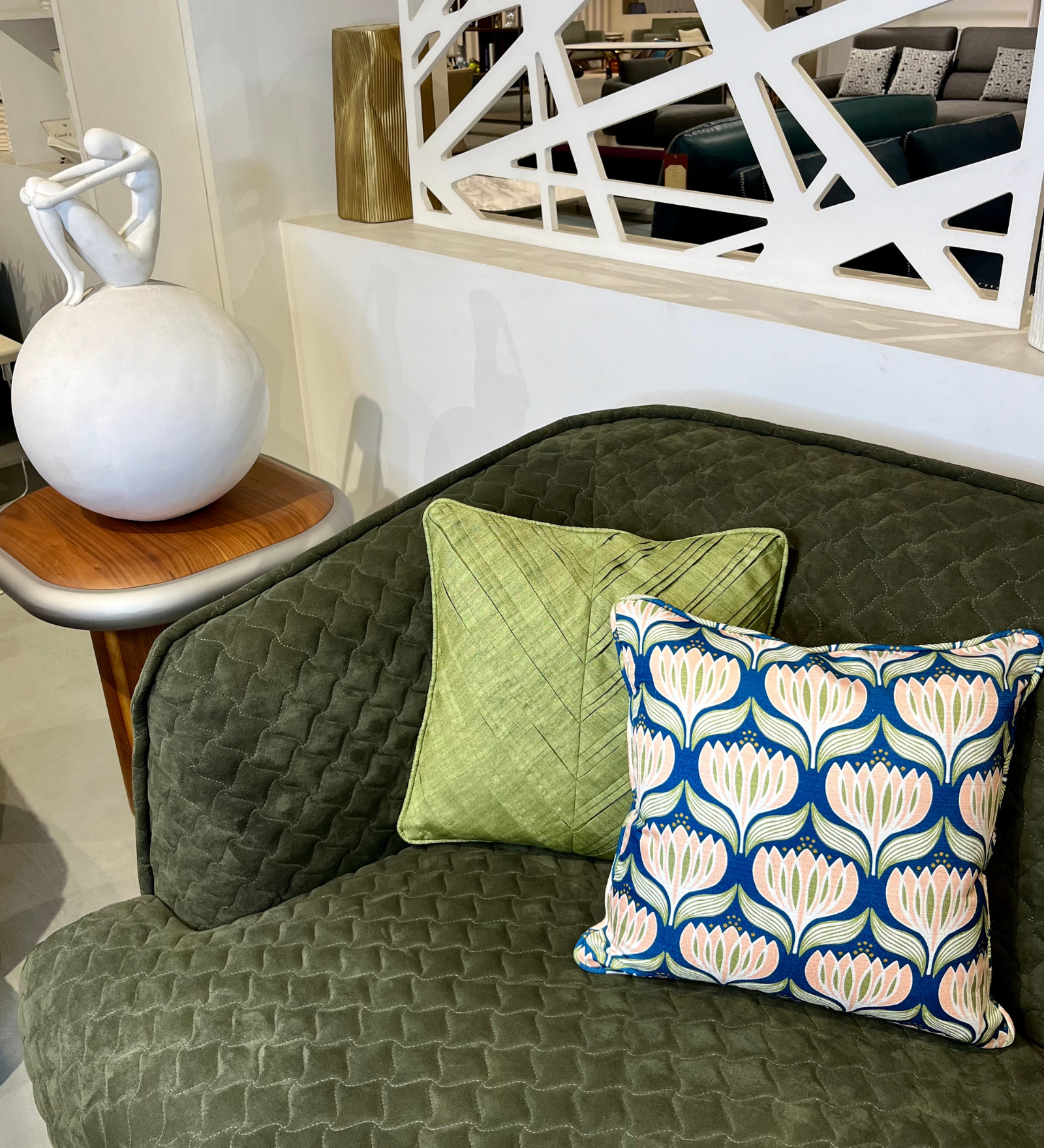 varija side angle image 2