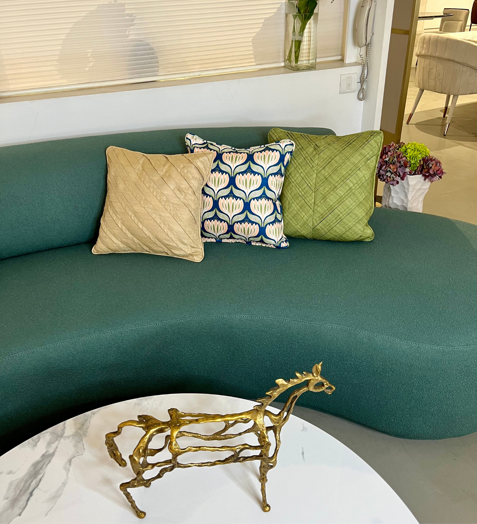 varija side angle image 3